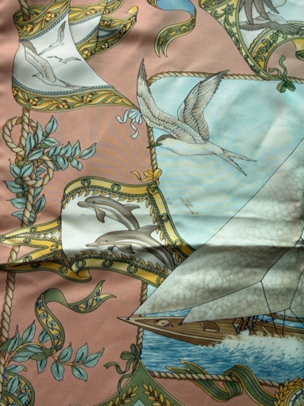 Rare Gorgeous Silk Salvatore Ferragamo scarf - Picture 3 of 5